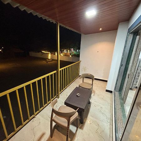 Sea Royal Rooms And Cafe Virar Ngoại thất bức ảnh