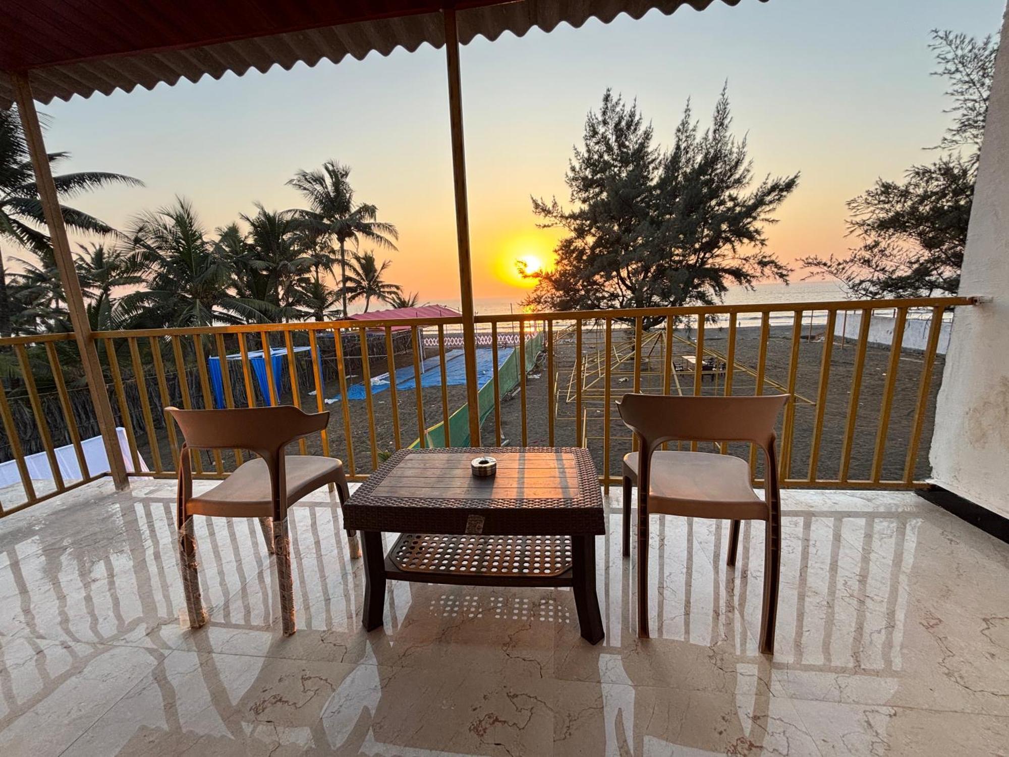 Sea Royal Rooms And Cafe Virar Ngoại thất bức ảnh