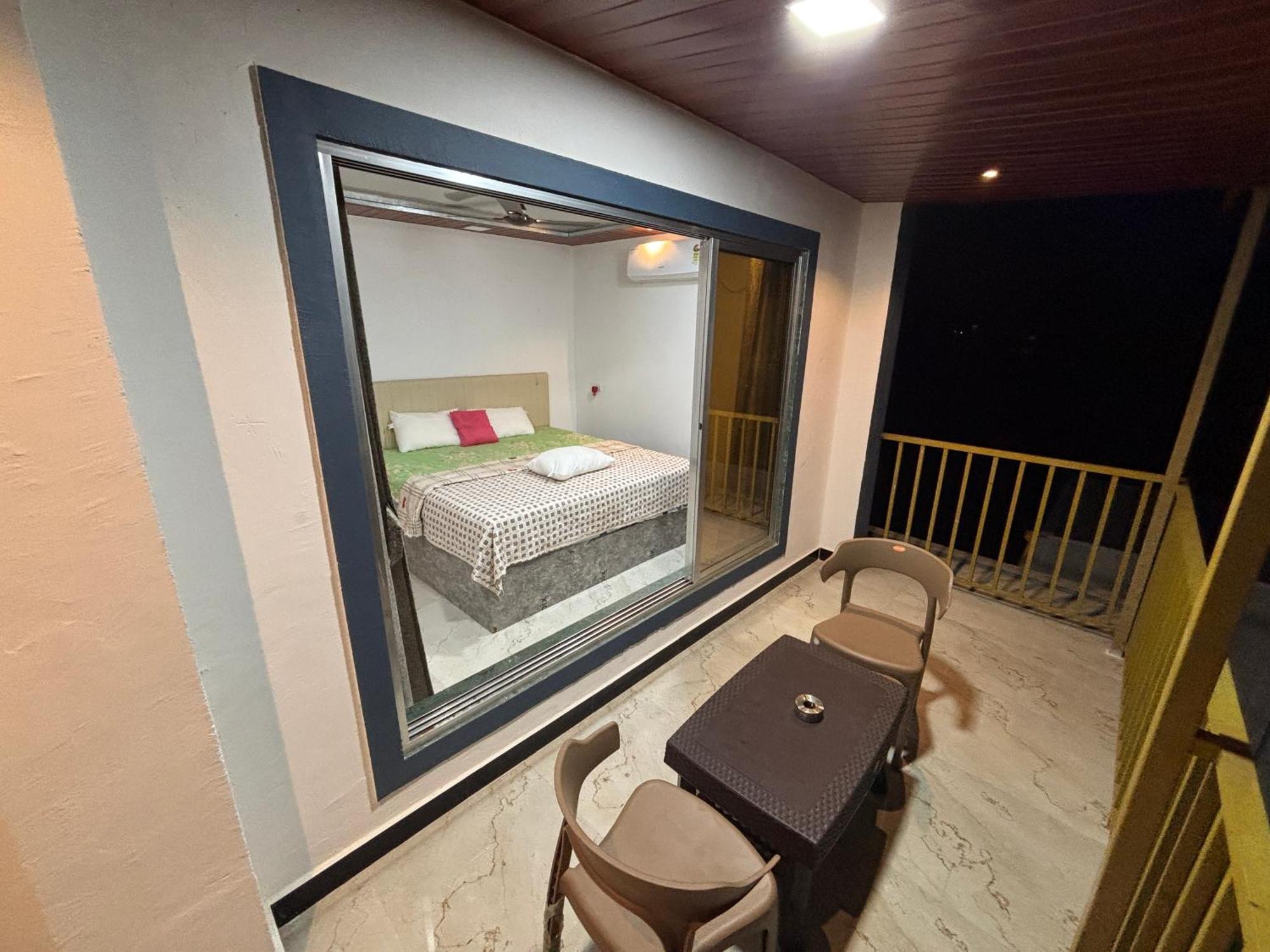 Sea Royal Rooms And Cafe Virar Ngoại thất bức ảnh