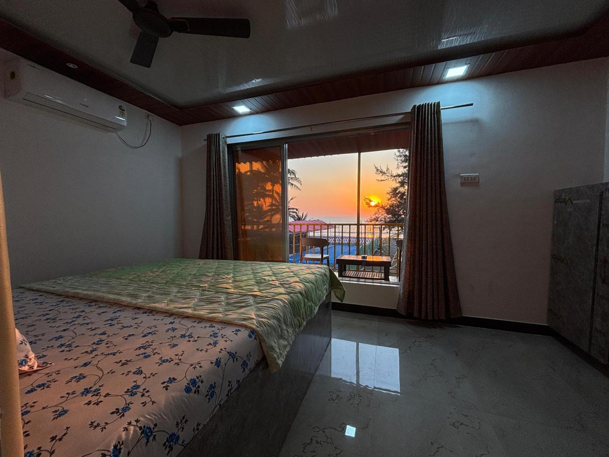 Sea Royal Rooms And Cafe Virar Ngoại thất bức ảnh