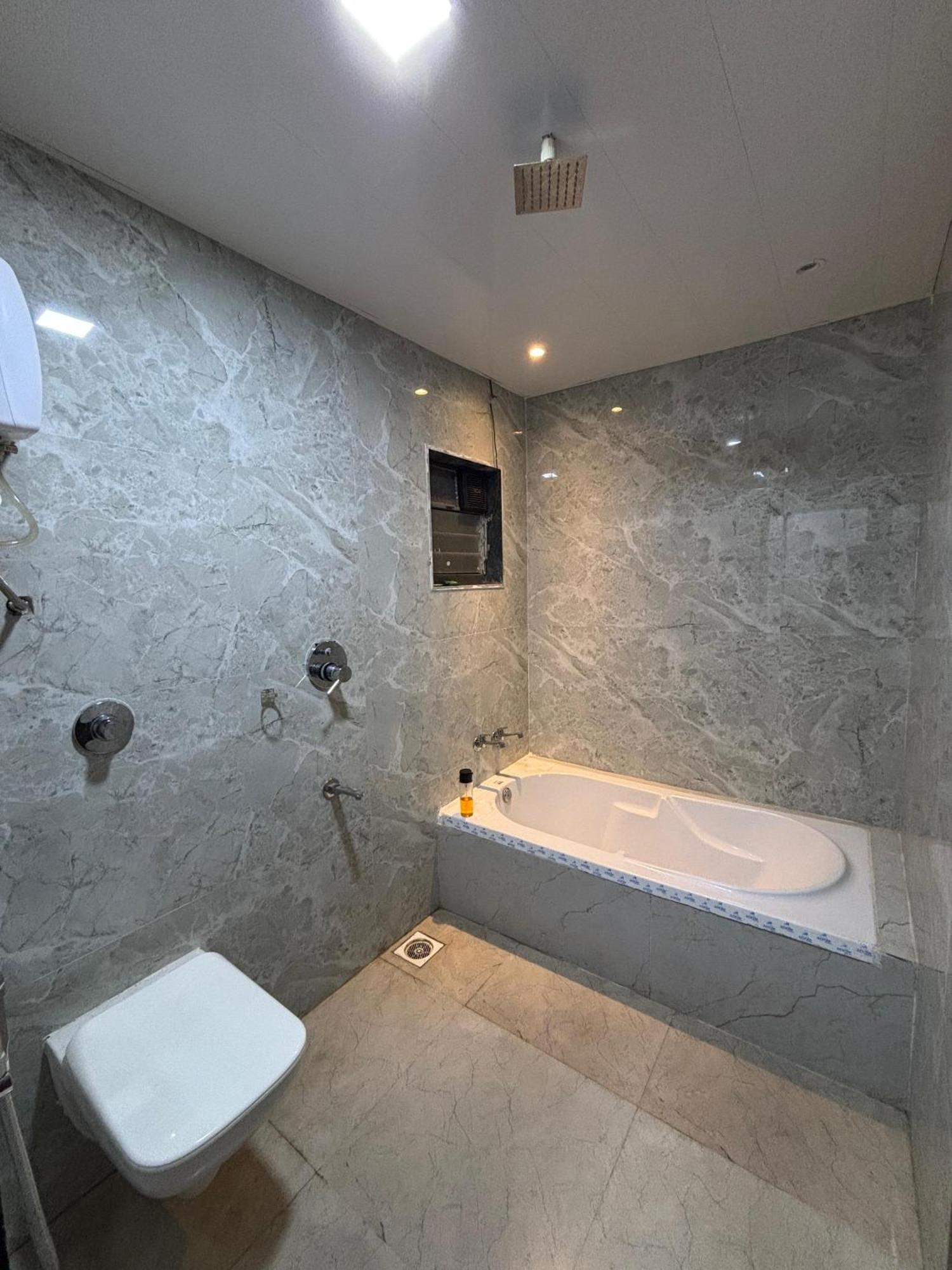 Sea Royal Rooms And Cafe Virar Ngoại thất bức ảnh